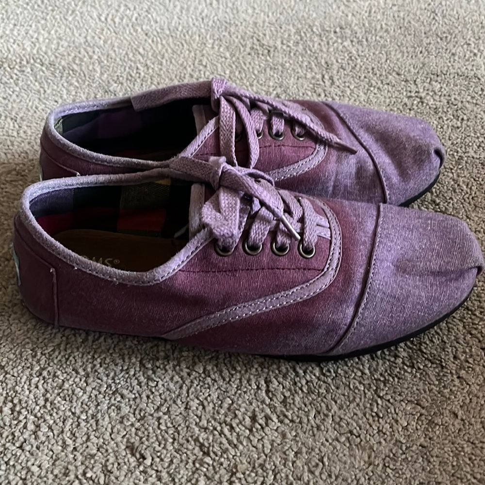 TOMS purple tennis shoes